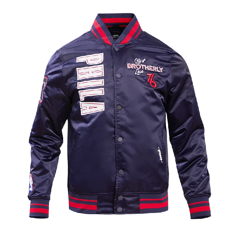 NBA PHILADELPHIA 76ERS CHEST CITY OF BROTHERLY LOVE MEN'S RIB SATIN JACKE (MIDNIGHT NAVY/RED/MIDNIGHT NAVY)